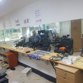 거울 및 받침대 철거입니다